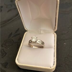 Vintage Elegant Sterling Sliver Ring With Simulated Diamond Center Stone